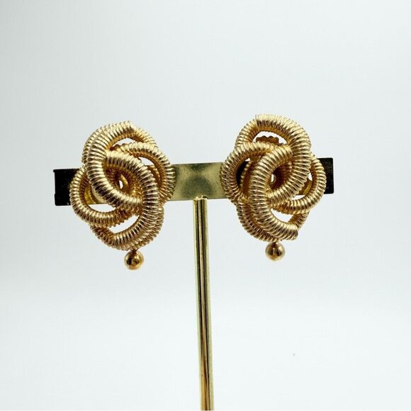 Vintage CASTLECLIFF Gold Tone Knot Clip On Earrings - Picture 6 of 6